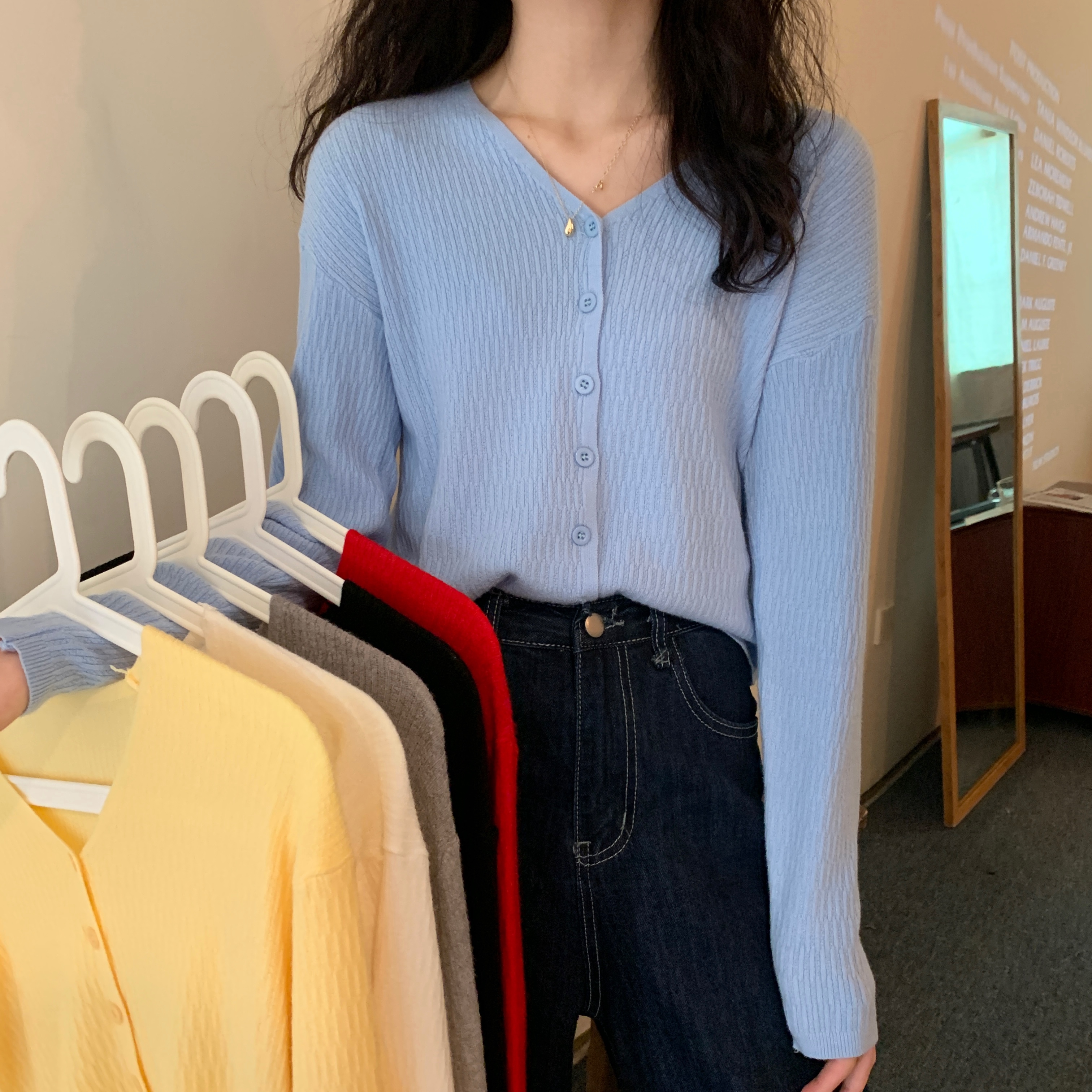 Real shot real price early spring new Korean version ins woven texture V-neck loose and versatile wool knitted cardigan women