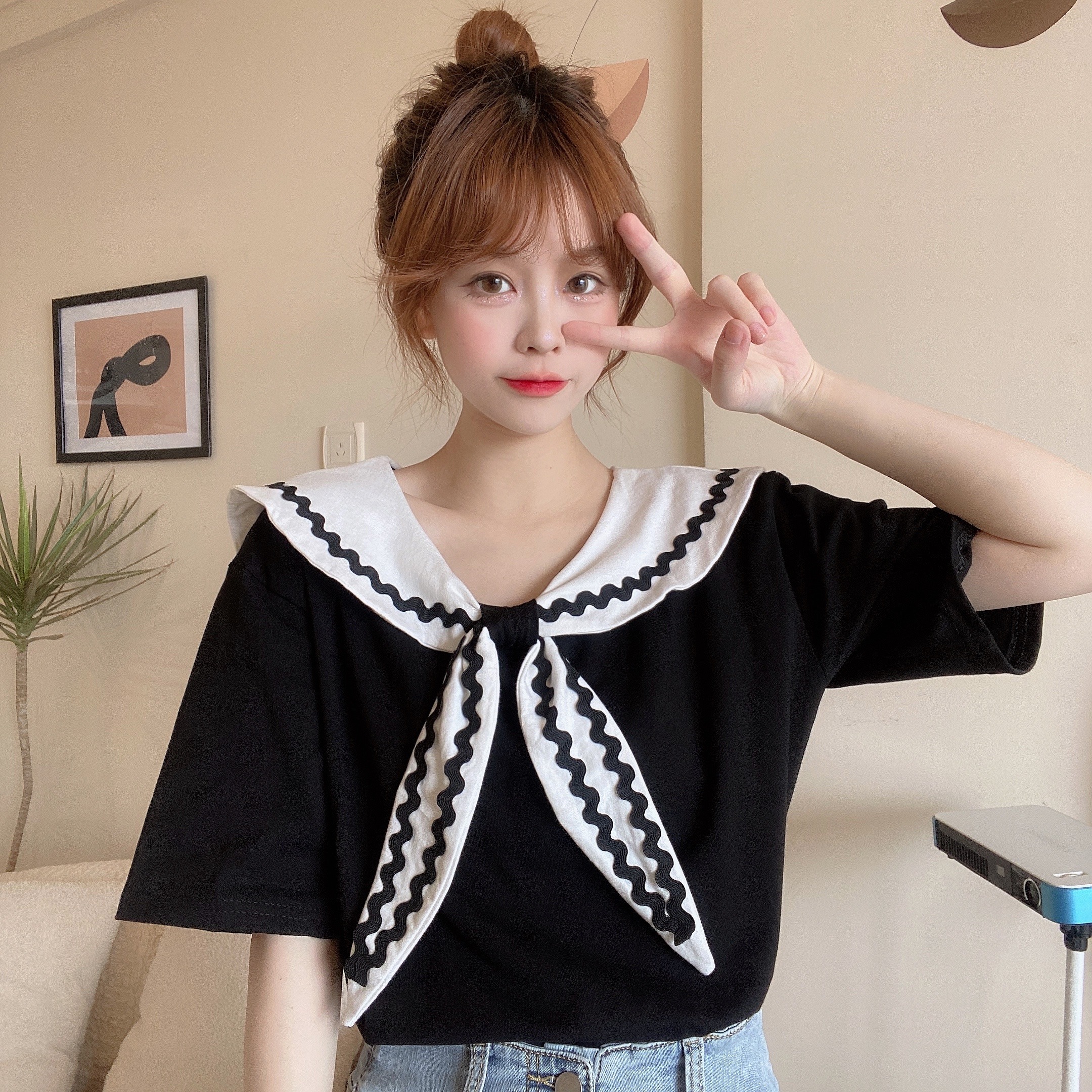 Navy collar contrasting color top women's summer age reduction and thin short-sleeved t-shirt design with a sense of foreign style loose temperament shirt tide