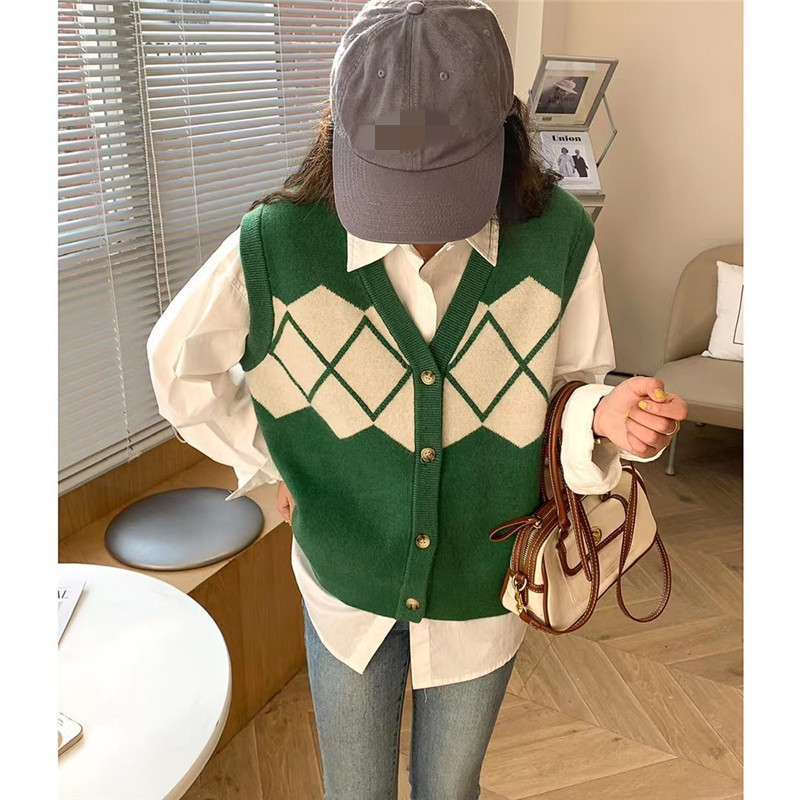 2022 spring new Korean version of the V-neck diamond lattice color matching single-breasted knitted vest vest women's outer wear lazy style