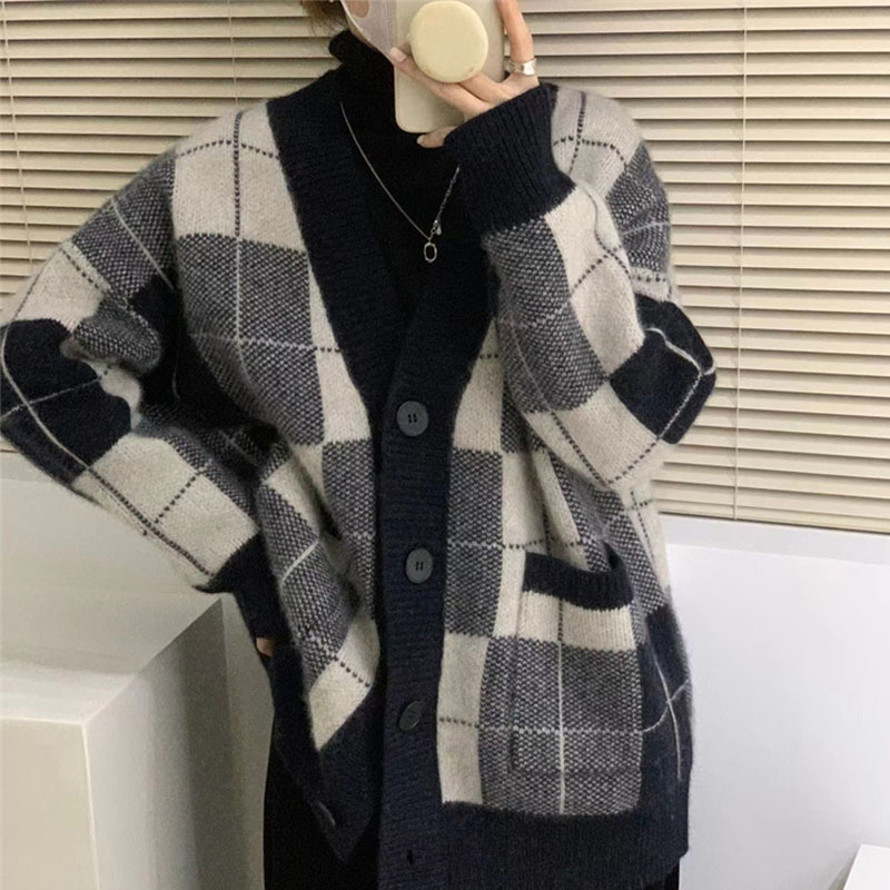 Japanese ancient plaid sweater coat women's early autumn loose lazy style design sense of niche knitted cardigan top fashion