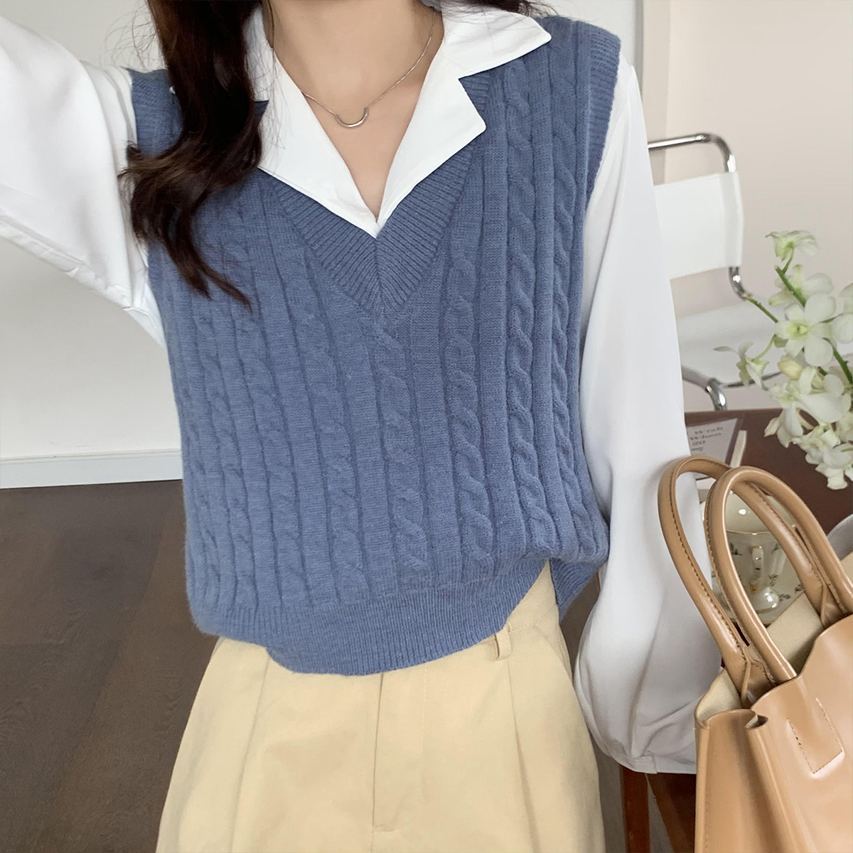 The new Korean college style sweater vest short V-Neck Sweater with real price
