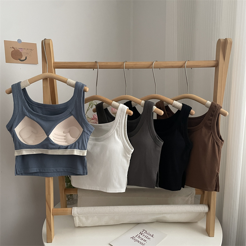 Actual shot of the new slim-fitting and sexy sleeveless suspender bottoming shirt, Korean style racer-shaped inner sports vest