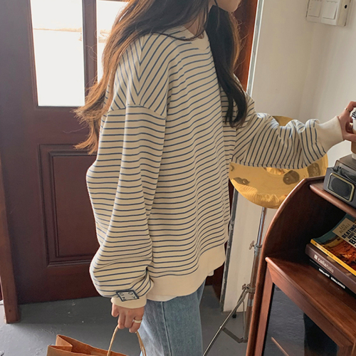2022 autumn Korean version new loose round neck light blue stripe thin large size sweater women