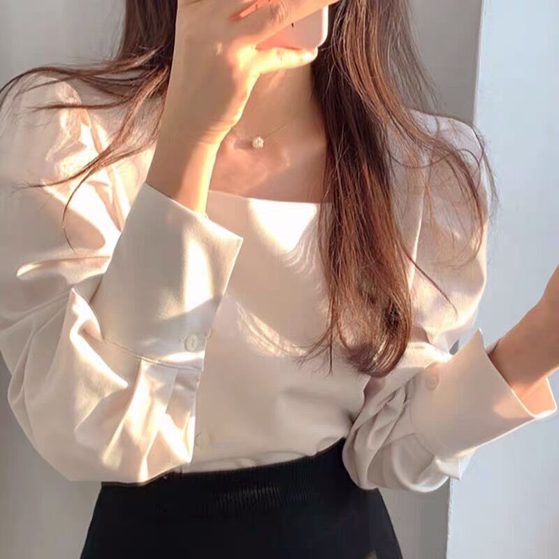 2022 Korea ins gentle and elegant square neck beware of machine leakage clavicle single row button gas versatile Lantern Sleeve Shirt