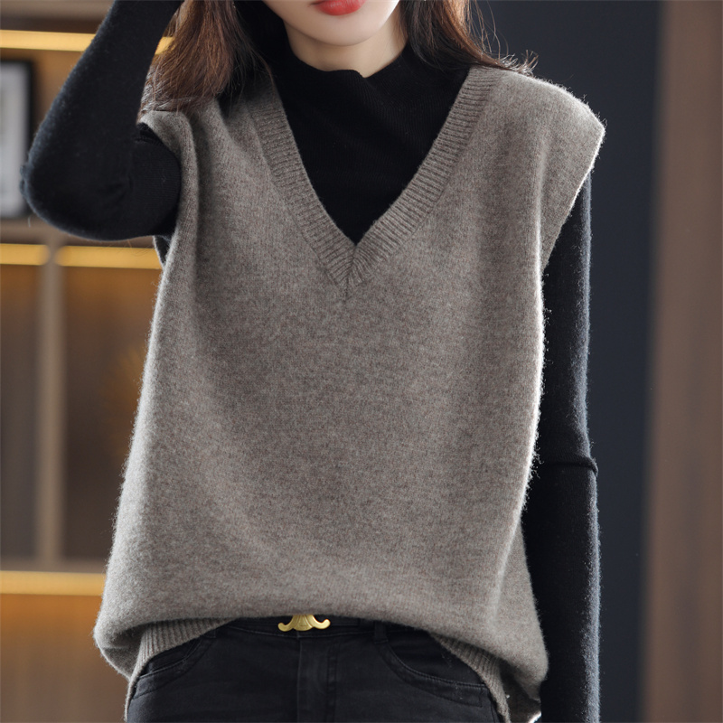 Waistcoat women's sweater autumn and winter 2022 new spring and summer vest with V-neck knitted vest and waistcoat
