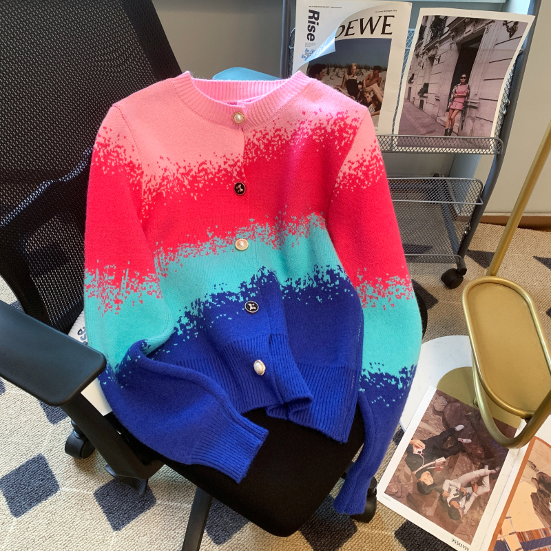 Real-time photo of Korea's East Gate retro contrast color gradient soft waxy sweater jacket personality unique design sense small crowd cardigan