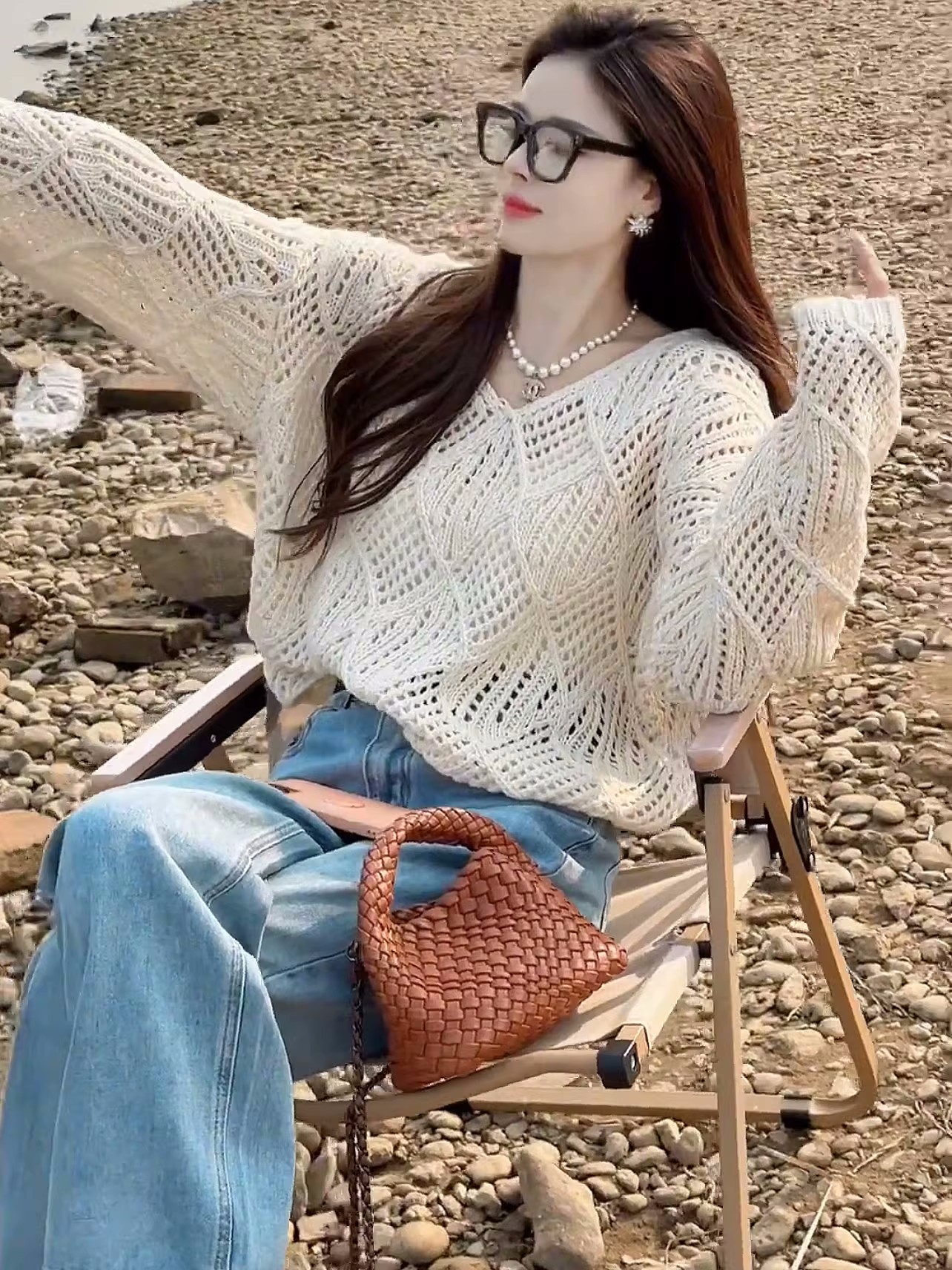 2023 Korean design sense loose pullover looks thin hollow all-match sweater blouse early spring lazy top age reduction