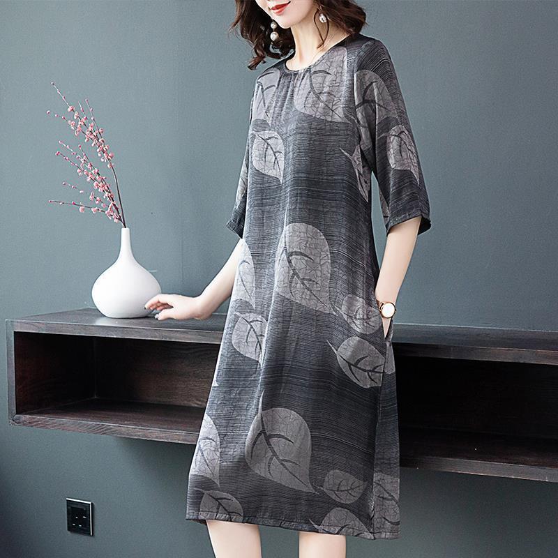 Lady's dress with loose print and oversized belly covering