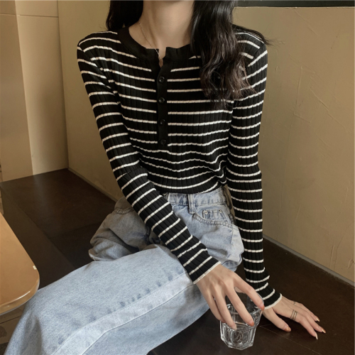 2022 new large size women's fat MM striped button knitted sweater women's thin girl fan knitted sweater