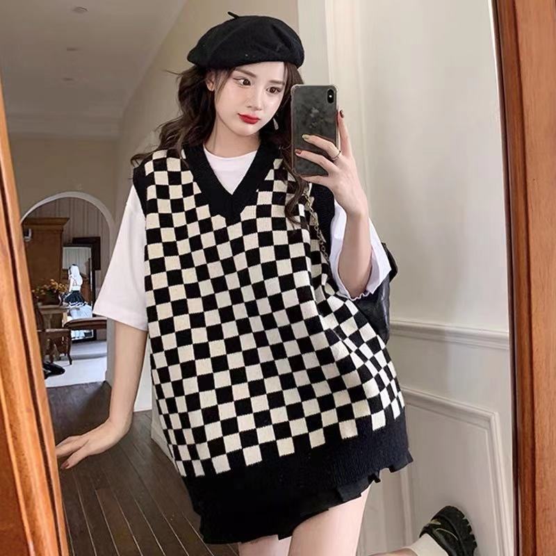 Plaid knitted vest women's wear in spring and autumn, Japanese department, small vest, folding sweater, waistcoat net, red horse clip
