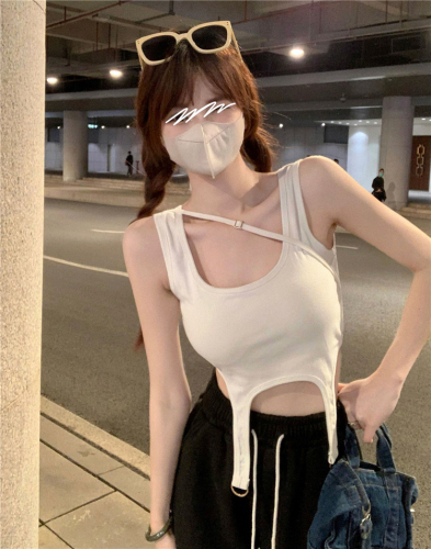Real price real shot Spring new style~2023 design sense irregular camisole female pure desire hot girl short top