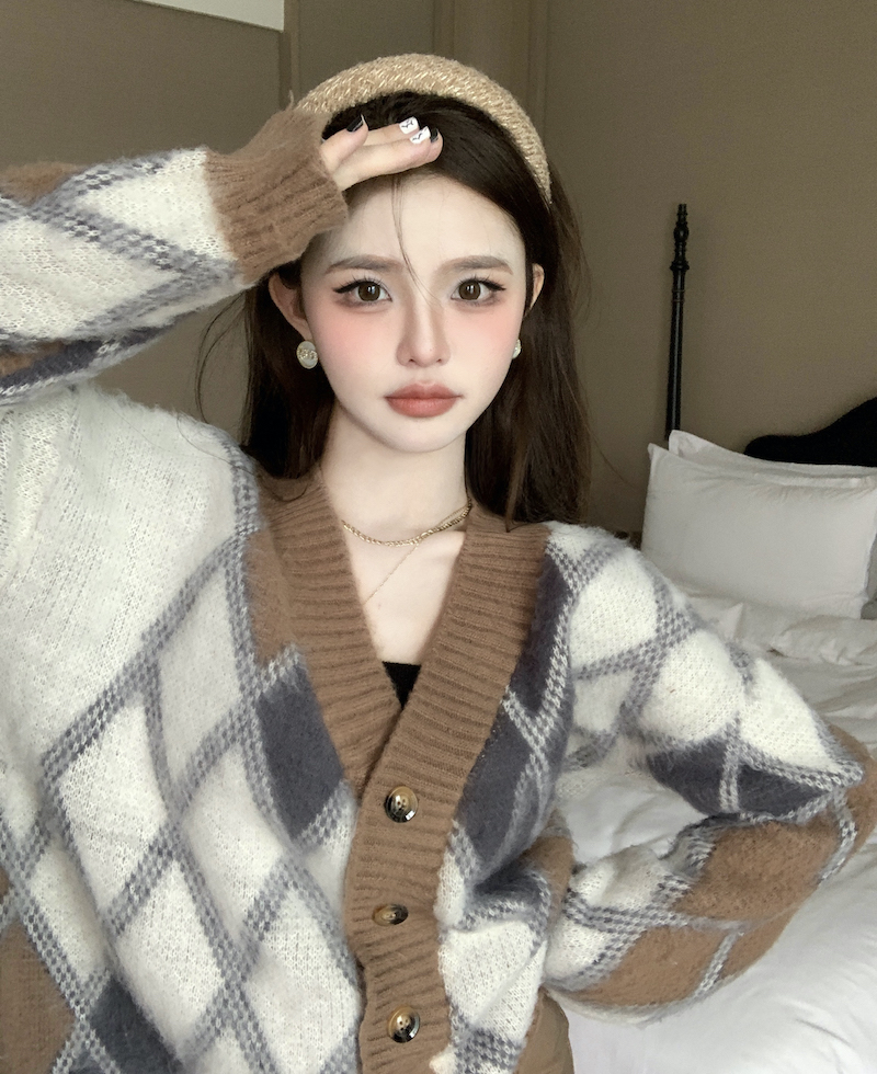 Real price real price 2022 autumn and winter sweater jacket brown rhombic pattern Korean version loose niche Hong Kong style knitted cardigan