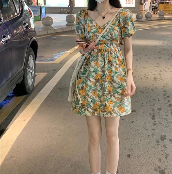 Bubble sleeve floral dress women's summer 2022 new tea break French style waist closed to show thin temperament small skirt