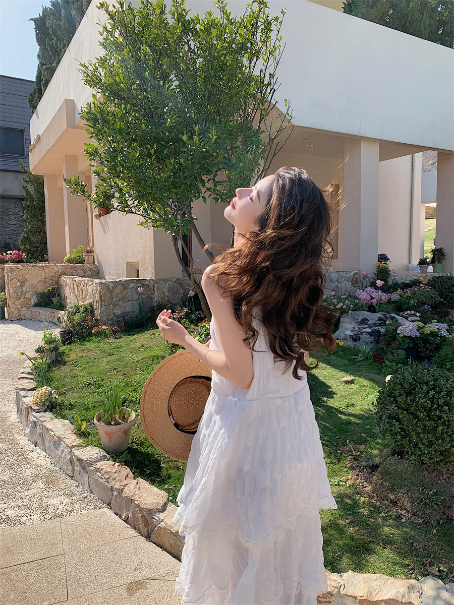 White Dress Women's Summer 2024 New Cake Skirt Seaside Vacation Beach Skirt Suspender Skirt
