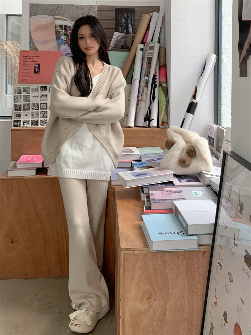 Real price Autumn Korean lazy soft fufu knitted jacket + straight loose knitted pants