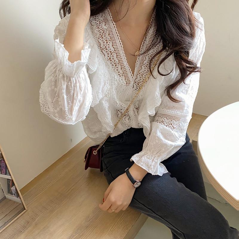 South Korea chic2021 spring and summer new style temperament fashion V-neck sweet white little sister lace V-neck shirt girl