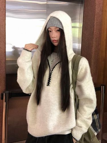 2025 New Casual High-End Long-Sleeve Top, Unique Non-Collision Knit Top, Retro Hooded Sweater for Women ME