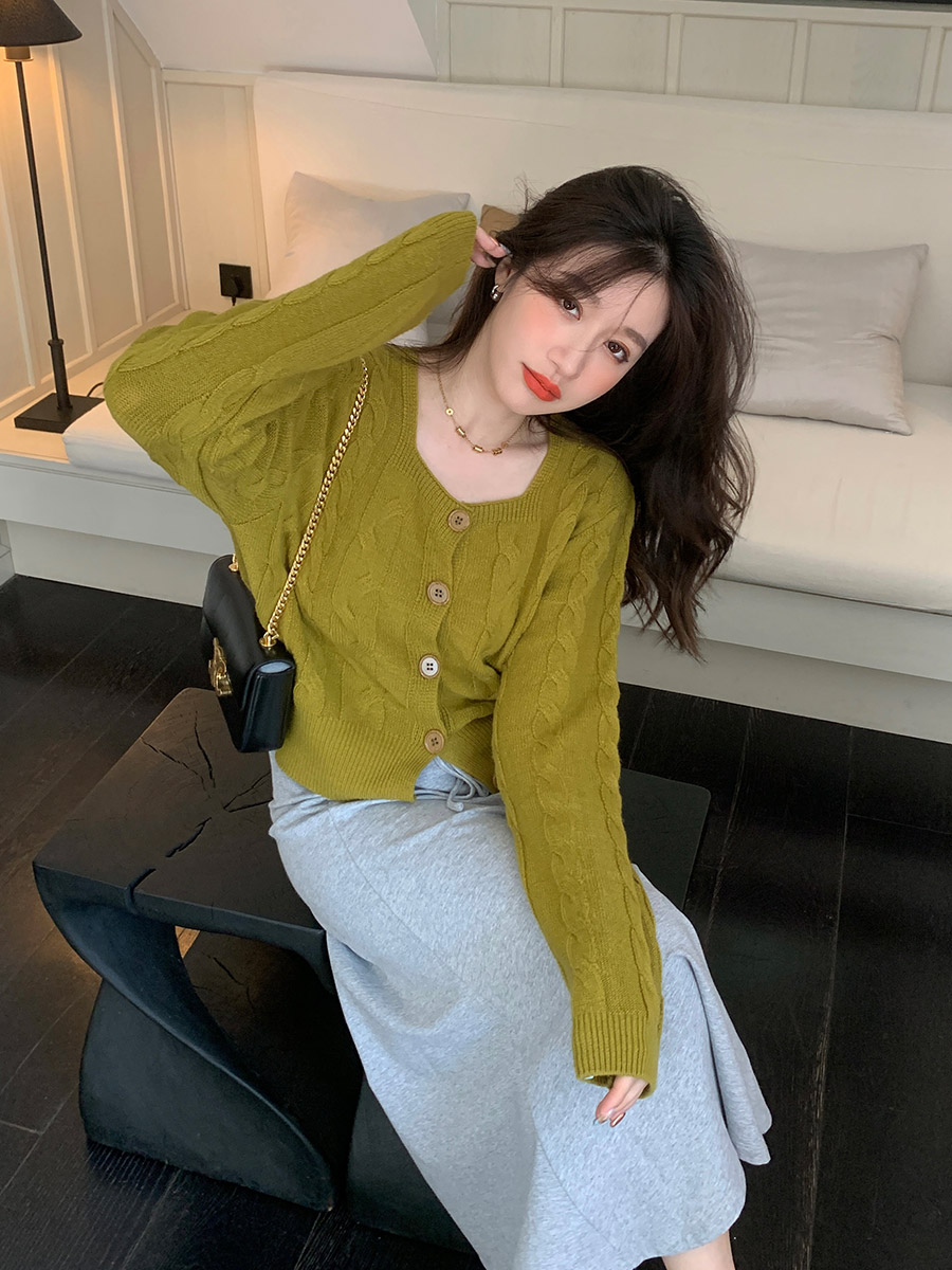 Retro mustard green sweater coat women's cardigan 2022 spring and autumn new chic and beautiful short top