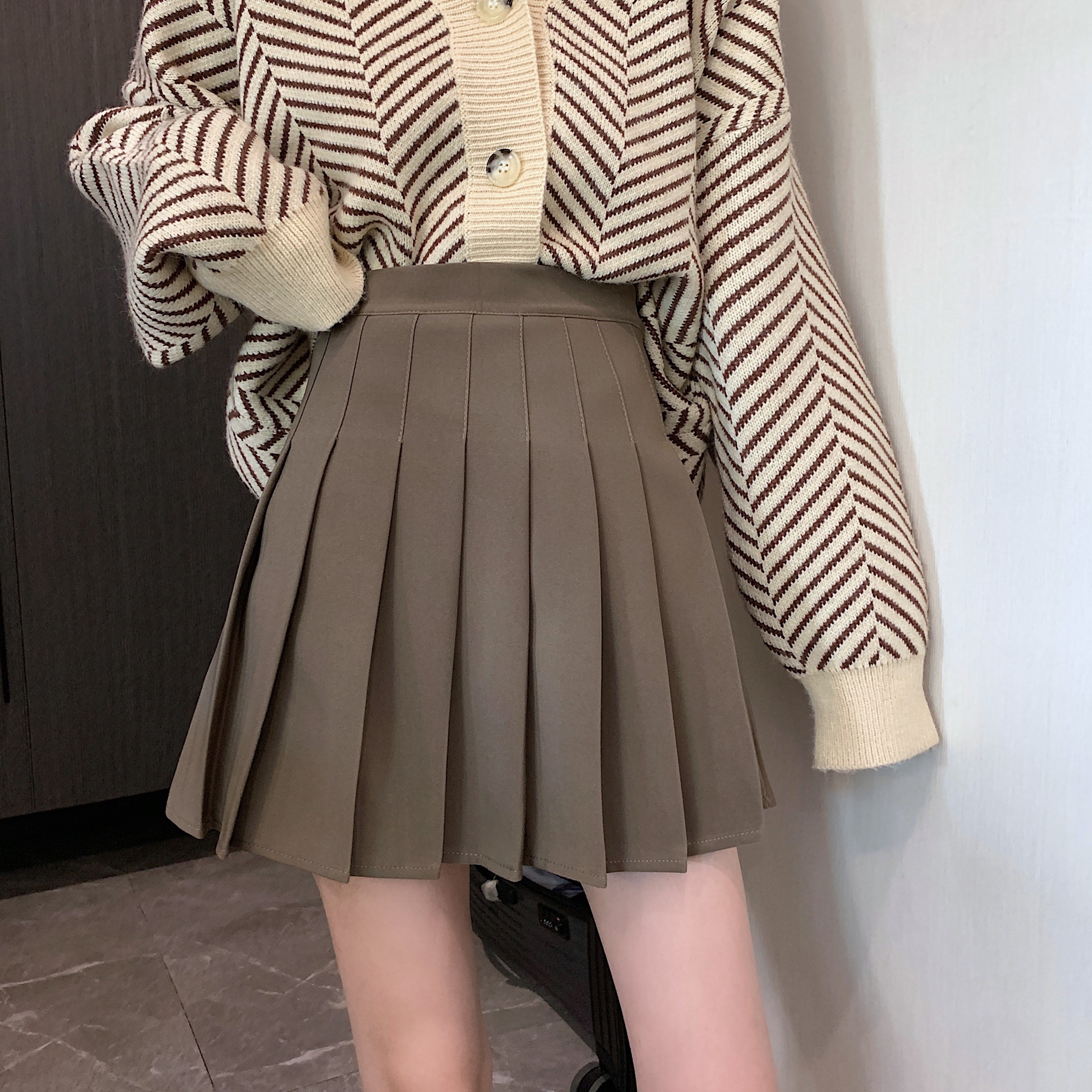 A-line skirt women's spring 2022 new high waist black short skirt college style versatile student pleated skirt