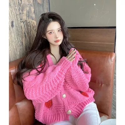 Korean version of the new strawberry gentle and sweet knitted sweater cardigan coat women's autumn and winter thickened outer long-sleeved top tide