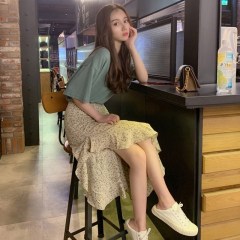 A fabulous French fashion floral skirt two piece suit with split cut and age reducing net red suit skirt 2020 summer