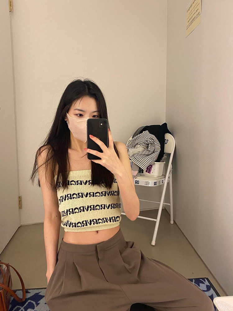 Yami made Korean Che Jingyuan the same grove color contrast candy as the base. Women's Summer Blue Green Cream wearing a bra outside