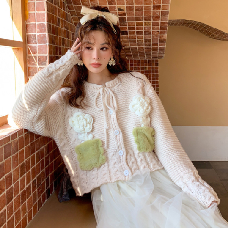 White Deer with the same Cloud Season sweet and fashionable knitted twist short cardigan 2022 autumn and winter new