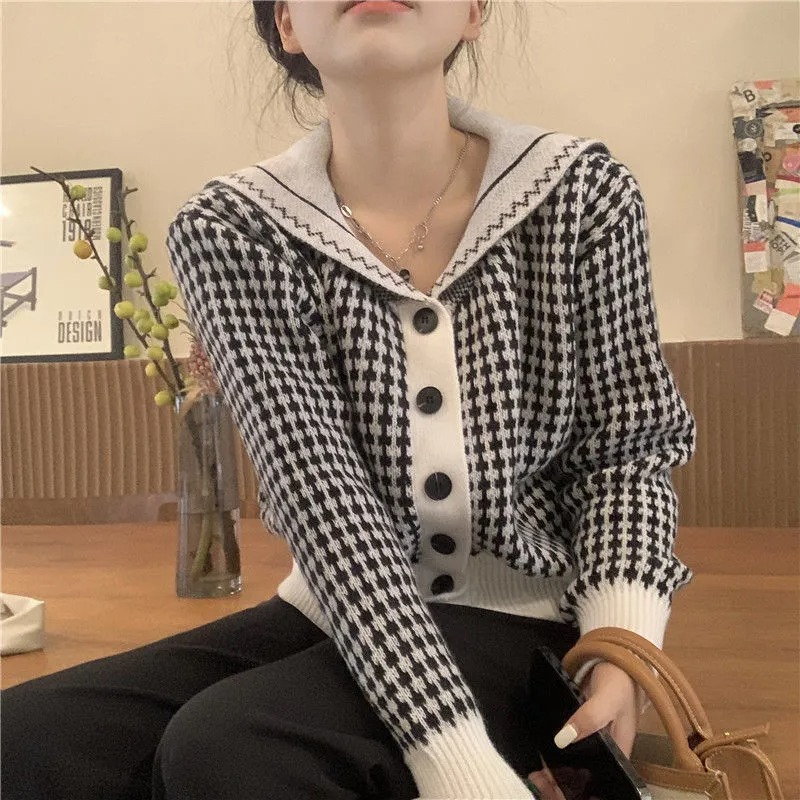 2022 spring and autumn new sweater coat women's design sense top college Japanese department baby collar small knitted cardigan