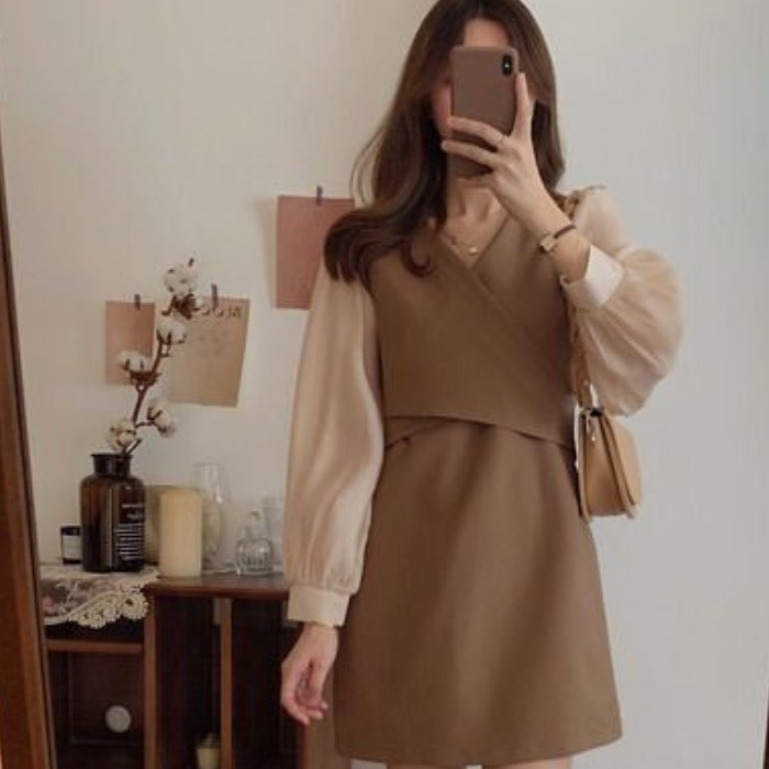 2021 spring new French retro V-neck high waist close waist show slim long sleeve air goddess short dress