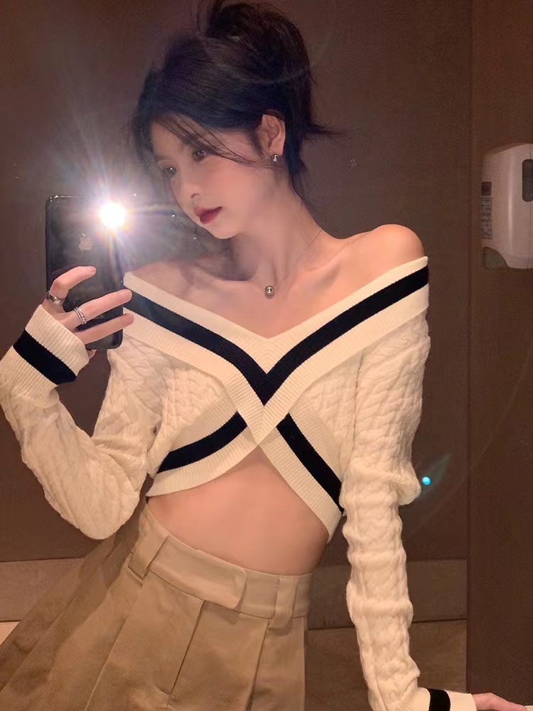 Fan Zhiqiao retro college style knitted sweater women's early spring high-waisted navel design sense niche pure desire tops trendy ins