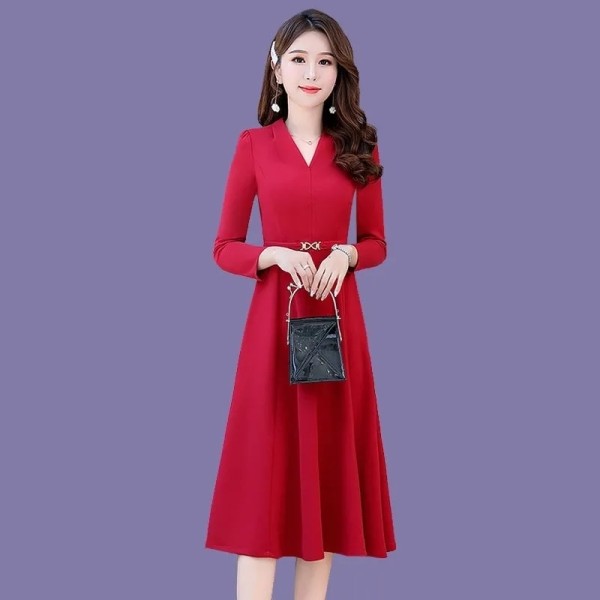 Age reduction autumn and winter 2021 long sleeve dress women's over knee dress V-neck large swing skirt covering the belly and showing thin skirt