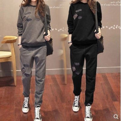 Casual sweater suit female 2022 new autumn and winter thickened loose top plus velvet sports two-piece Korean fashion