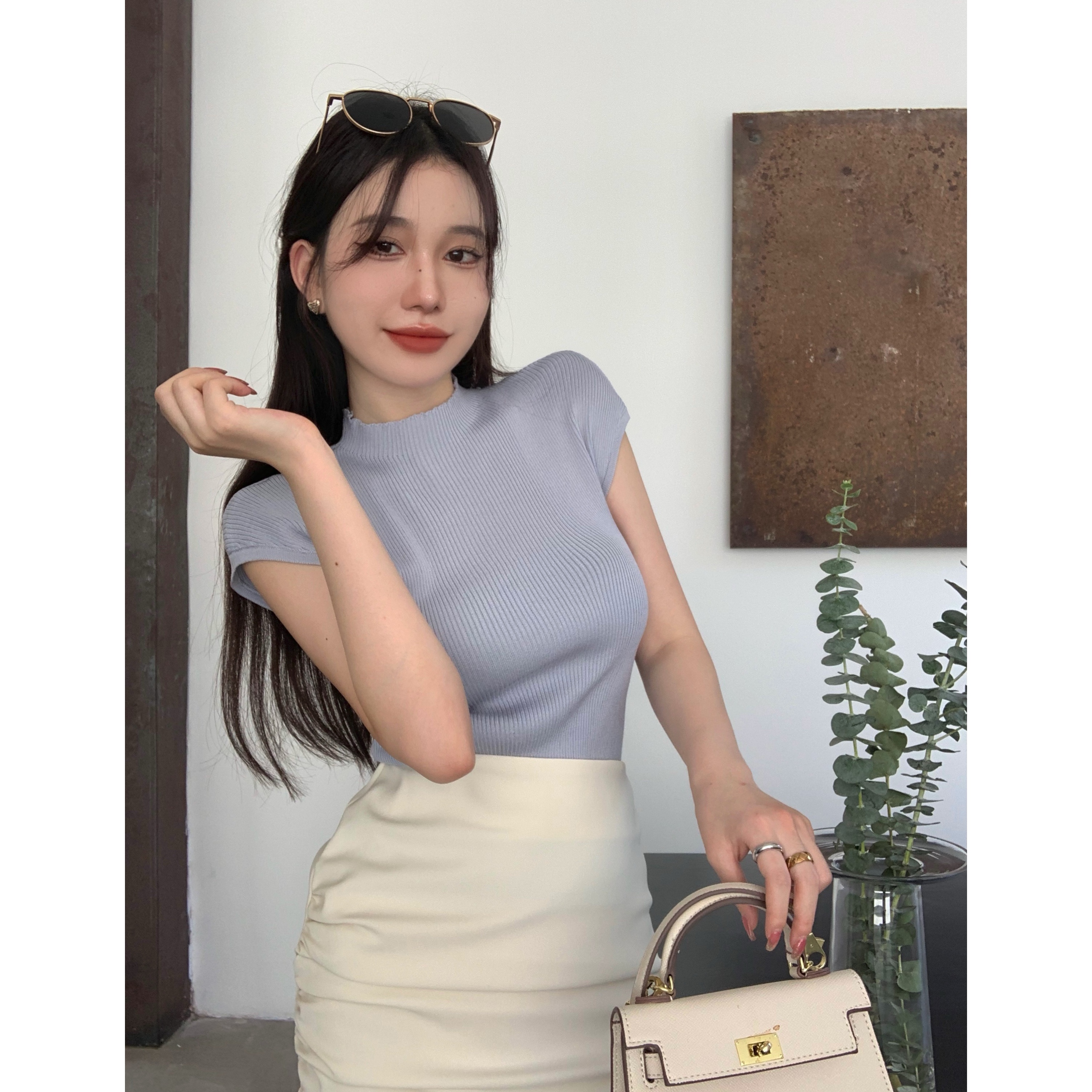 Real price light blue knitted covered short sleeved Vest + pleated split skirt