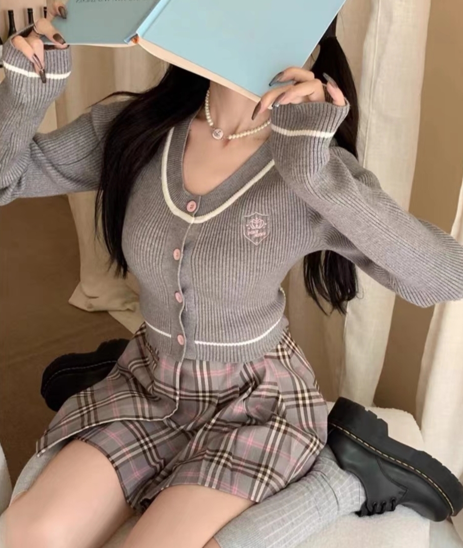 Sister Han Gao's V-neck colliding color collegiate knitted cardigan slim fit and slim sweater jacket