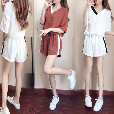 Suit female 2023 summer new fashion Korean version loose V-neck short-sleeved T-shirt sportswear shorts two-piece female