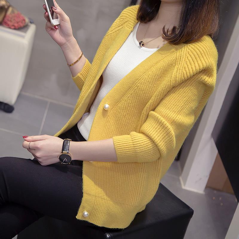Knitted cardigan coat women's 2020 autumn women's new winter thickened sweater loose long sleeve V-neck top