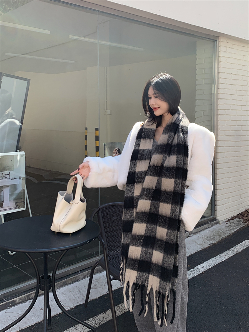 Real shot and real price Korean retro student's scarf thickened, warm and cold proof, high-grade western-style checked scarf, imitation cashmere