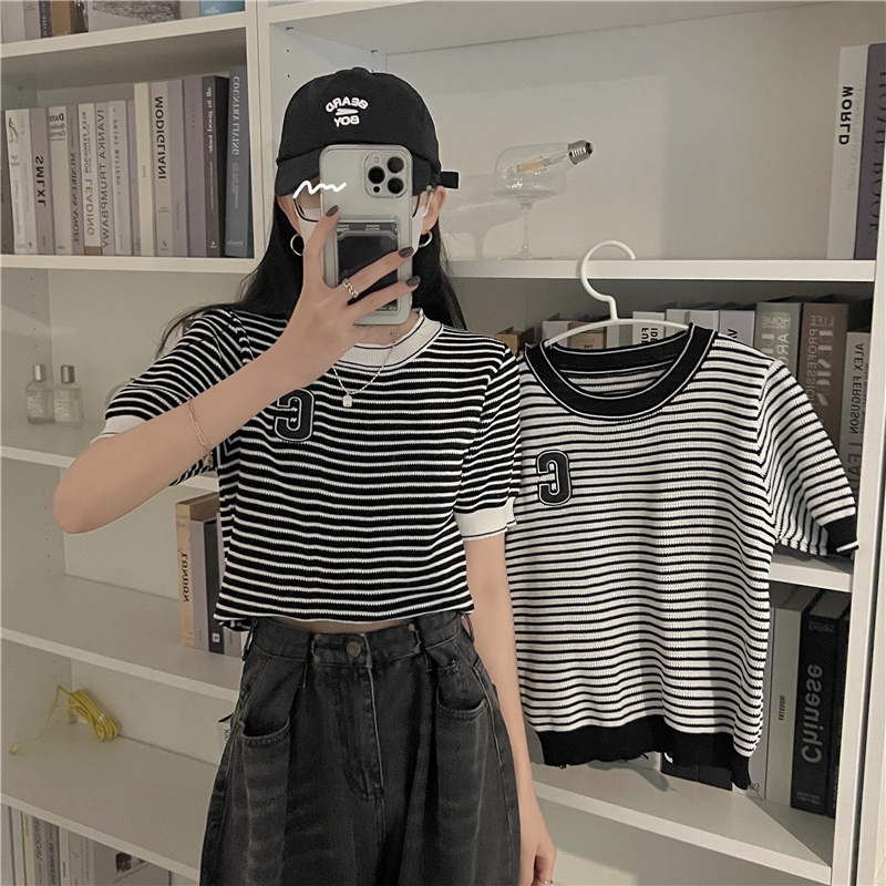 Real price 2 colors / small fragrance color contrast stripe short sleeved sweater design feeling slim knit top fashion