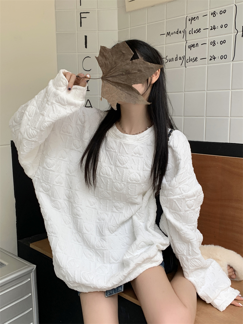 Real shooting real price age-reducing white embossed oversize sweater loose and lazy wind mid-length round neck long-sleeved top