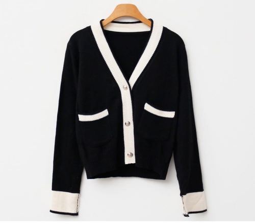 2020 new knitted sweater cardigan jacket women's autumn V-neck short style small size slim, versatile top fashion
