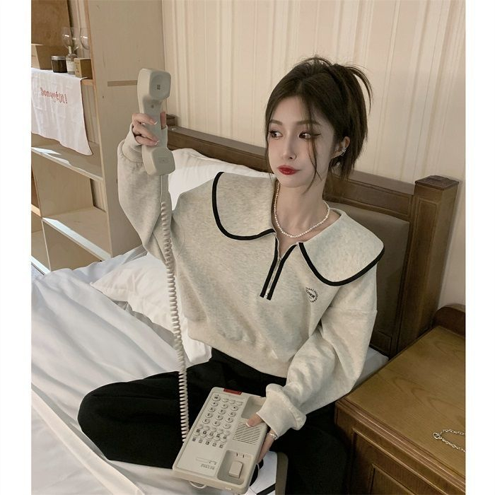 Doll collar sweater women's autumn 2022 new French niche design sense color matching loose short long-sleeved top
