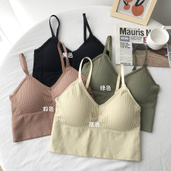 Real shot with chest pad, wearing fashionable back, black net red background, short open navel bra