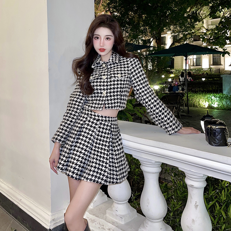 Real shot autumn and winter Hong Kong style retro chic tweed plaid short jacket + slim pleated skirt suit
