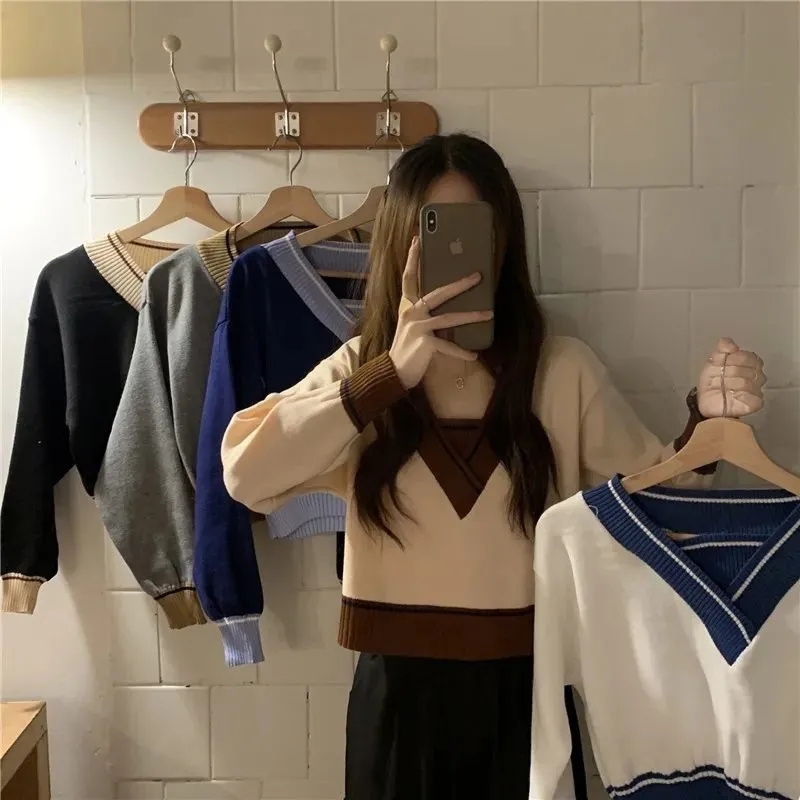 Early autumn Korean version of new college style loose V-neck fake two generous age reducing versatile sweaters