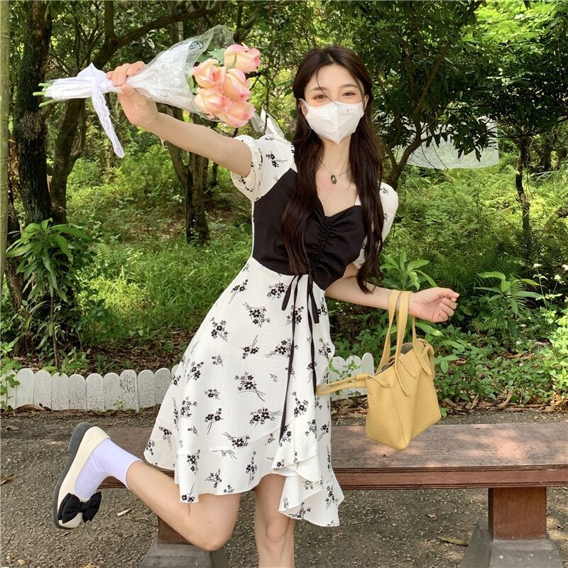 French Hepburn retro dress women's summer sweet and cool wind waist design sense niche lotus leaf edge small black skirt