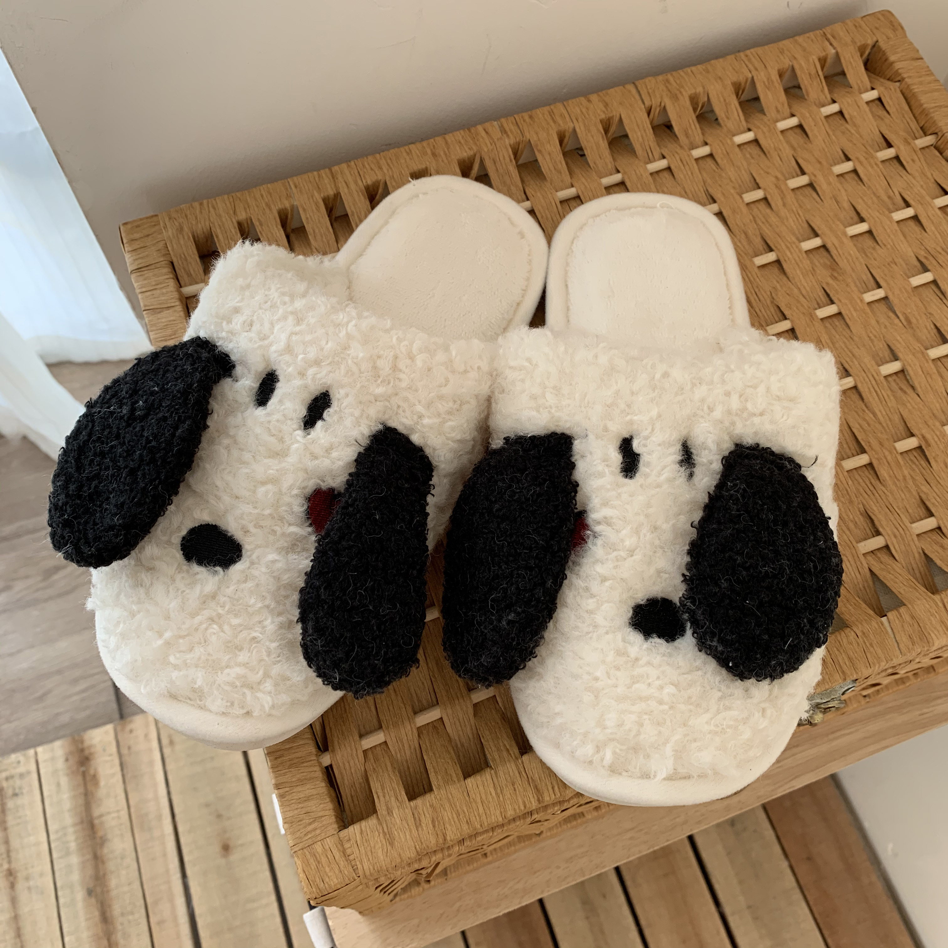 Real price cute cartoon dog smiling face plush slippers women wear autumn and winter shoes and home flat shoes