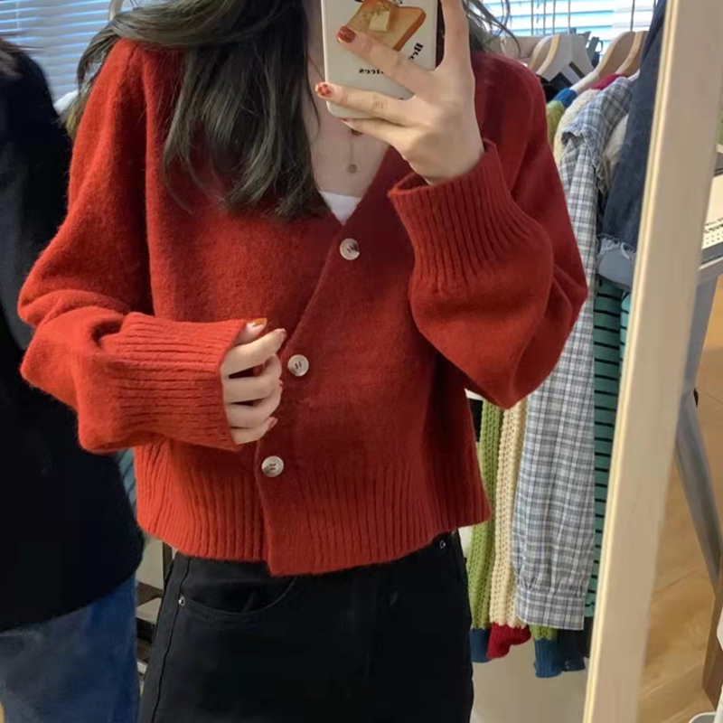Design sense niche oblique button sweater women's autumn new gentle lazy wind loose short retro cardigan coat