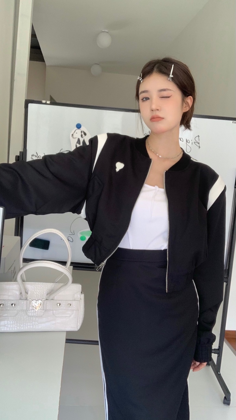 Real shooting real price Korean version of the slim fit long-sleeved contrasting sweater jacket + high-waisted slit bag hip skirt