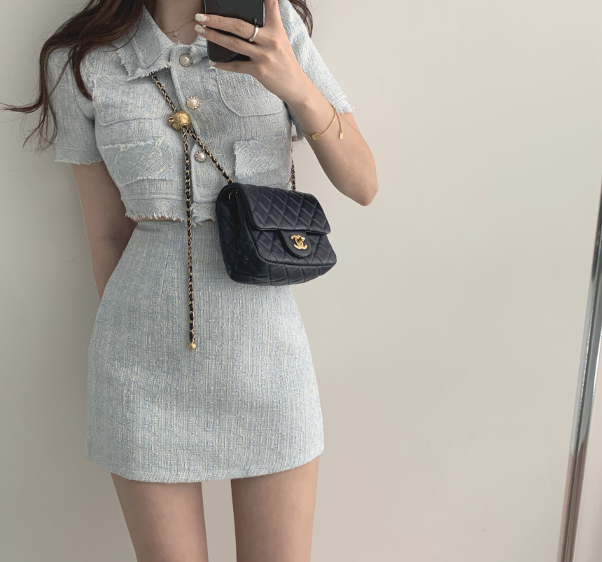 Fabric light blue Xiaoxiang Fengliu Su Short Jacket Top with buttocks and short skirt suit