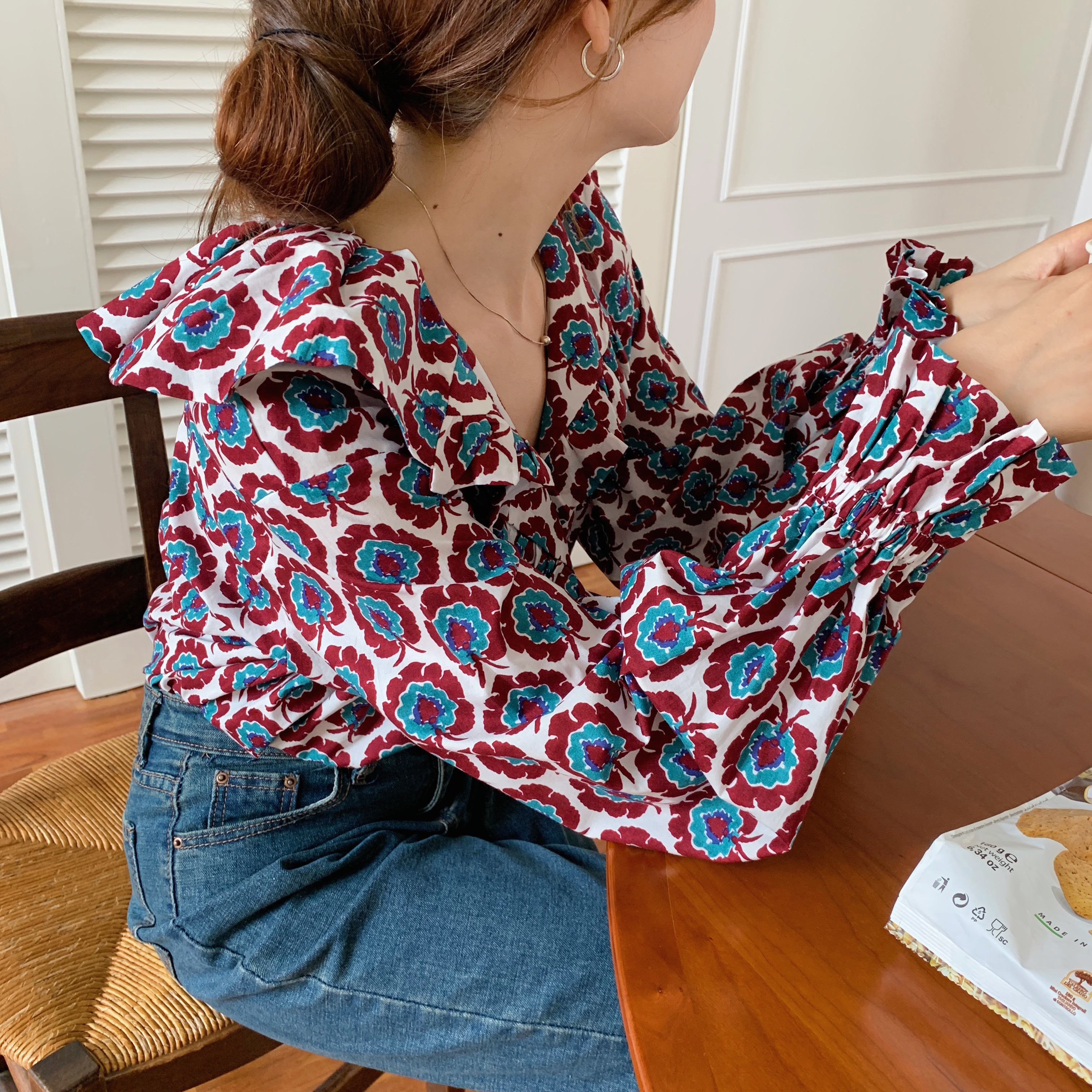 Korean 2021 foreign style color matching flower fungus edge Lapel single breasted loose flared sleeve shirt top for women
